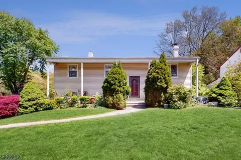 6 Colonial Dr, East Brunswick, NJ 08816