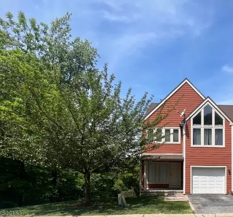 1 Wimbledon Dr #1, Vernon, NJ 07462