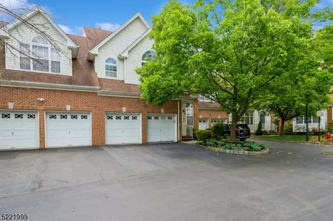304 Oriole Ct #304, North Brunswick Twp, NJ 08902