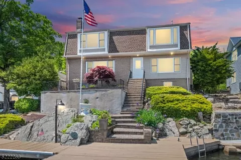 305 Squaw Trl, Green Township, NJ 07821