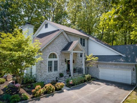3 Ramapo Mountain Dr, Wanaque, NJ 07465