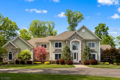 21 Whispering Woods Ln, Bernards, NJ 07920