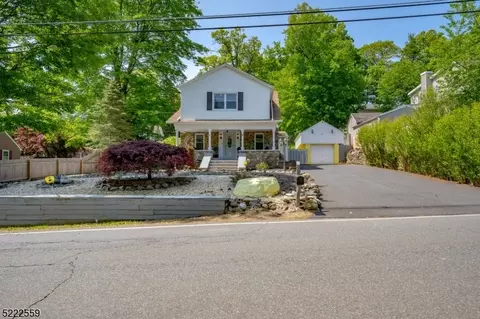 20 Shawnee Rd, Hopatcong, NJ 07843
