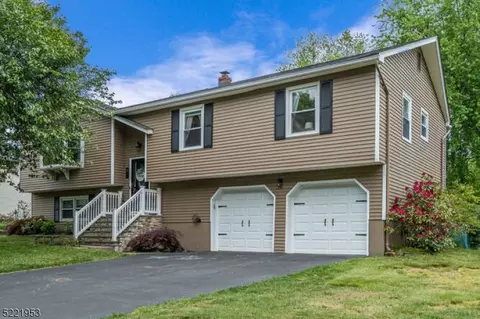 87 Stonehenge Dr, Phillipsburg, NJ 08865