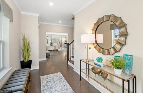 20 Mccluskey Pl, Morris Plains, NJ 07950
