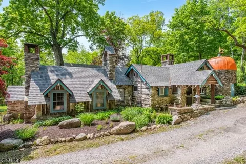12 Upper North Shore Rd, Branchville, NJ 07826