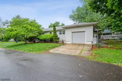 23 Lillian St, East Franklin, NJ 08873