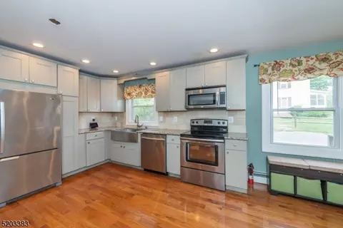 2 Palmer St, Newton, NJ 07860