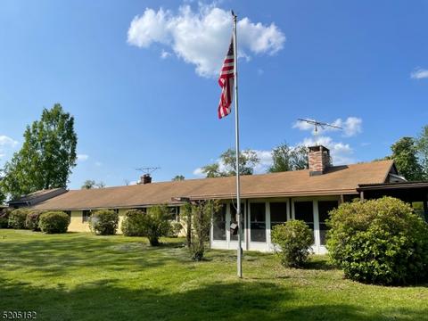 328 Blackpoint Rd, Neshanic Station, NJ 08853