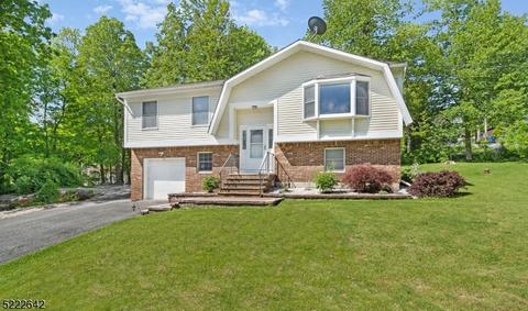 7 Kemah Rd, Highland Lakes, NJ 07422