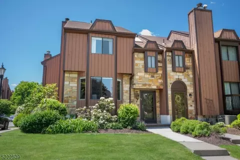 79 Nottingham Sq, Hackettstown, NJ 07840