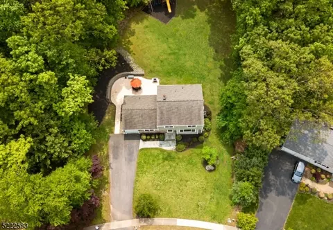 85 Fawnridge Dr, Washington Twp., NJ 07853