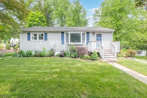 5 Cedar Ter, Randolph, NJ 07869