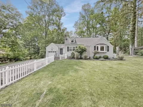 44 Lakeview Dr, Morris Plains, NJ 07950