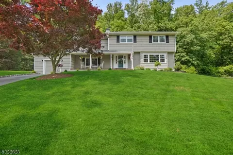 25 Greenwood Rd, Morris Plains, NJ 07950