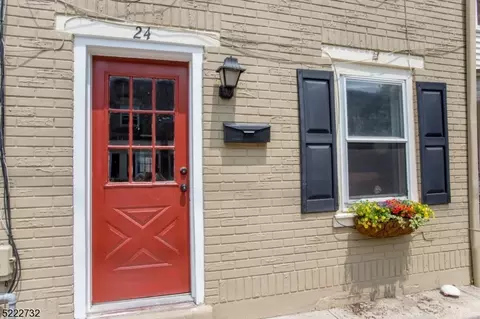 24 Elm St, Lambertville, NJ 08530