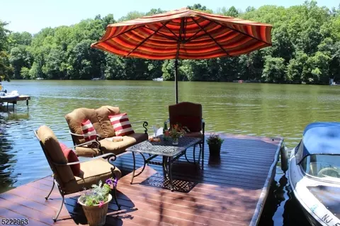 937 S Shore Ter, Newton, NJ 07860