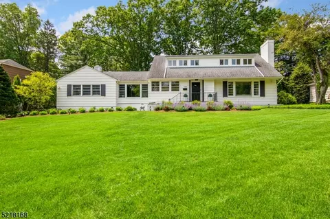 186 Western Dr, Millburn Twp, NJ 07078