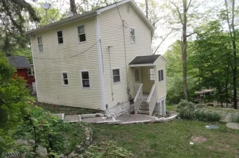 242 Acabonack Rd, Vernon Twp, NJ 07422