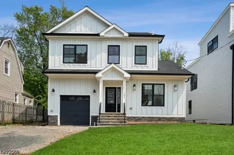 121 Meadowbrook Rd, Livingston, NJ 07039