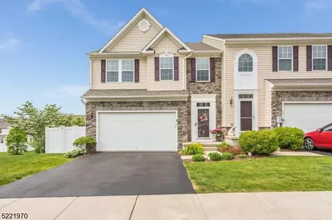 50 Washington Square Cir, Washington, NJ 07882