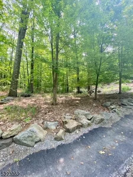 2 Glen Dr, Vernon Twp., NJ 07461