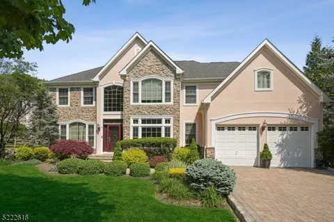 16 Overlook Dr, Riverdale, NJ 07457