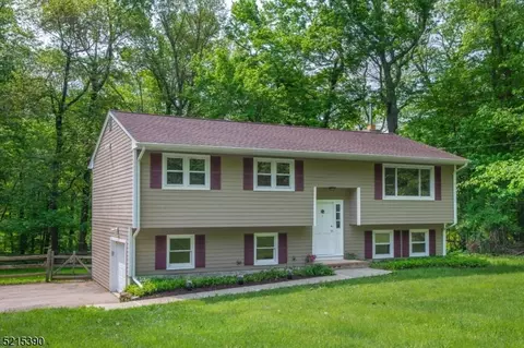 83 W Valley Brook Rd, Califon, NJ 07830