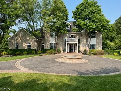 10 Hillview Dr, Tewksbury Township, NJ 07830