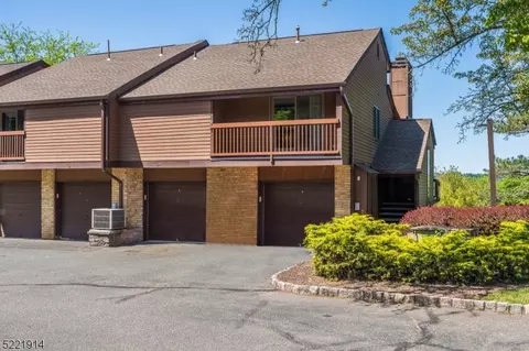 16 Ridgedale Dr, Annandale, NJ 08801