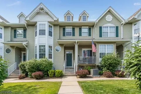 27 Chesterfield Ct, Flemington, NJ 08822
