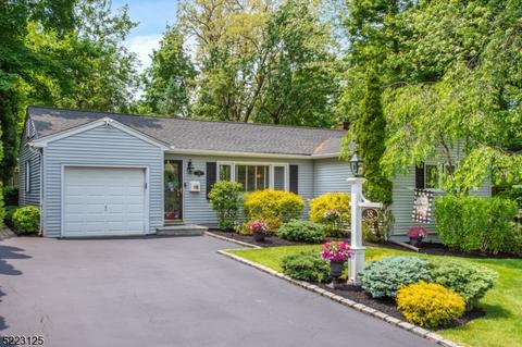 38 Woodrow Pl, West Caldwell, NJ 07006