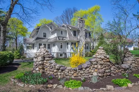1 Cobb Rd, Mountain Lakes, NJ 07046