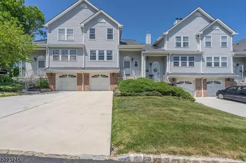 186 Kemper Ct, Hackettstown, NJ 07840