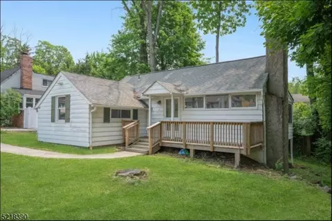 49 Maple Tree Ln, Sparta, NJ 07871