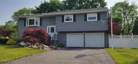 15 Henry St, Roxbury Twp, NJ 07876