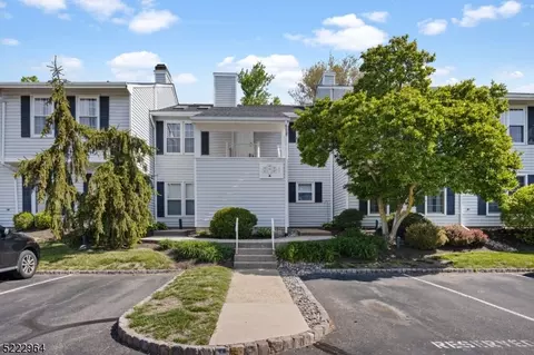 60 Junco Ct, Three Bridges, NJ 08887