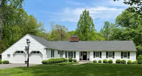 9 Wildwood Dr, Bernards, NJ 07920