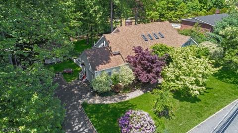 56 Unneberg Ave, Roxbury Twp, NJ 07876