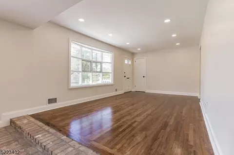 19 Borkowski Pl, Woodland Park, NJ 07424