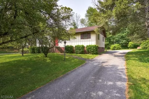 901 Meadowbrook Rd, Newton, NJ 07860