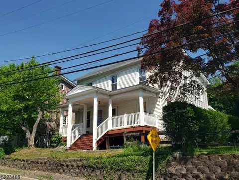 43 W Main St, High Bridge, NJ 08829