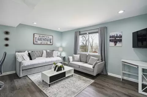 9 Sand Harbor Rd, Hopatcong, NJ 07843