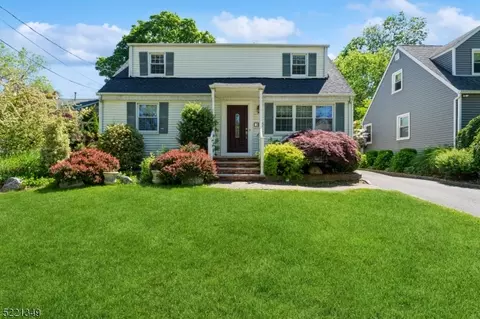 38 Spear St, Metuchen, NJ 08840