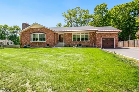 16 Chestnut St, Stanhope, NJ 07874