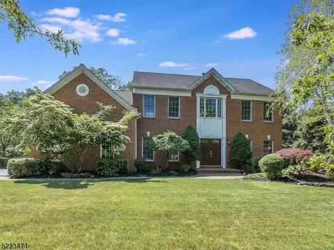 76 Kim Ln, Washington Twp, NJ 07853