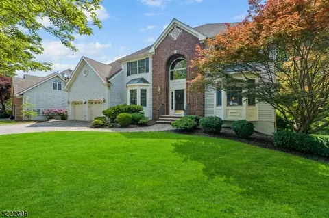 20 Beacon Crest Dr, Bernards, NJ 07920