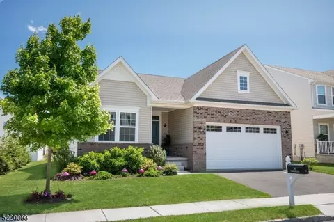 36 Trafalgar Ct, Sparta, NJ 07871
