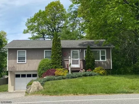 141 Barry Dr, Vernon Twp, NJ 07422