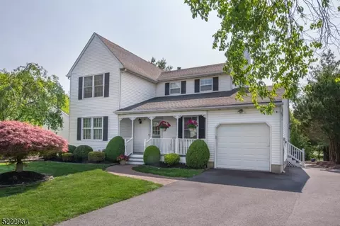 13 Shoshoni Way, Somerville, NJ 08876